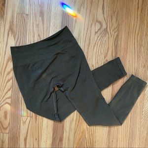 Alphalete Amplify leggings in canteen size medium